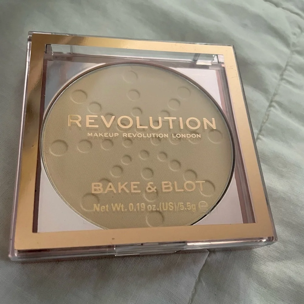 Revolution Bake & Blot - Picture 1 of 3